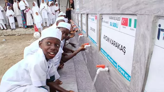 Afrika Şadırvanlı Ortak Su Kuyusu